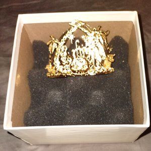 2011 Danbury Mint Away in a Manger Ornament